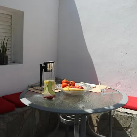 Mediterranean Poolside Garden Gæstehus Kiti