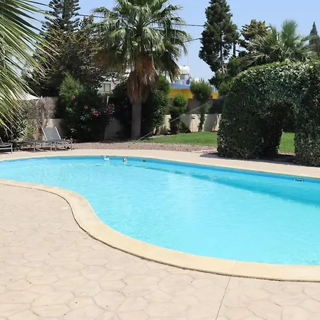 ゲストハウス Mediterranean Poolside Garden Kiti