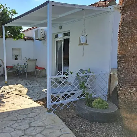 Guest house Mediterranean Poolside Garden *