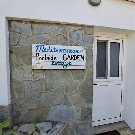 Mediterranean Poolside Garden بيت ضيافة