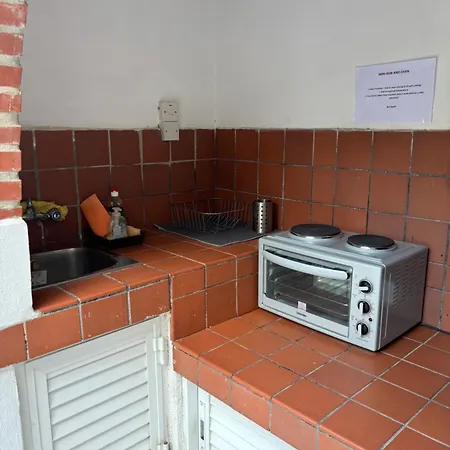 بيت ضيافة Mediterranean Poolside Garden