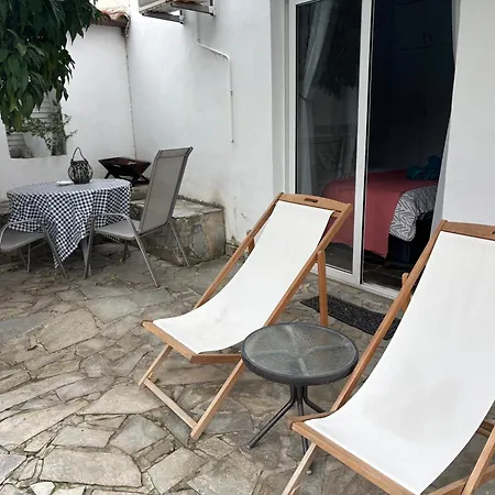 Mediterranean Poolside Garden Guest house *