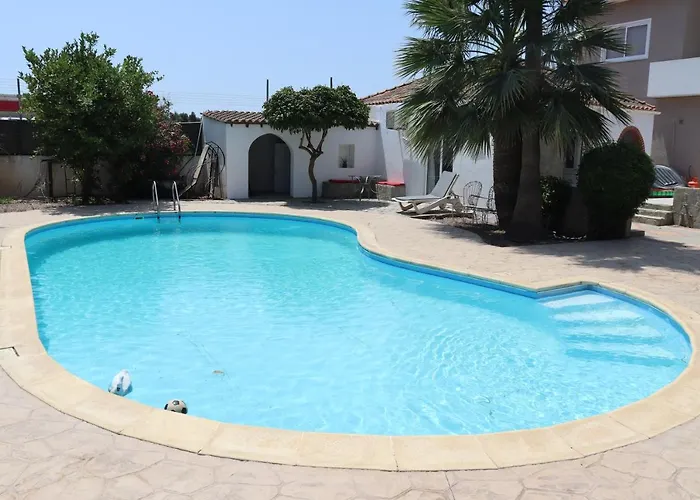 Mediterranean Poolside Garden Penzion 4*