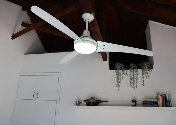 Mediterranean Poolside Garden Penzion Kiti