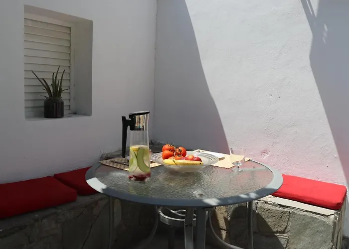 Mediterranean Poolside Garden Penzion Kiti