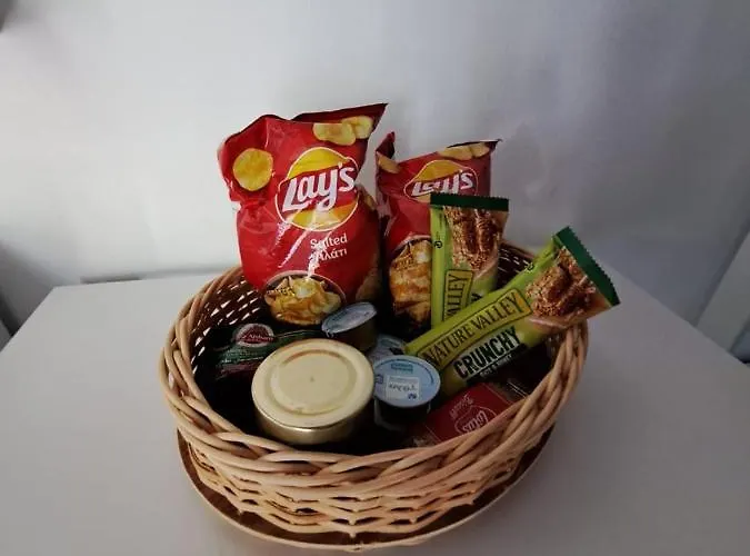 Mediterranean Poolside Garden Penzion Kiti