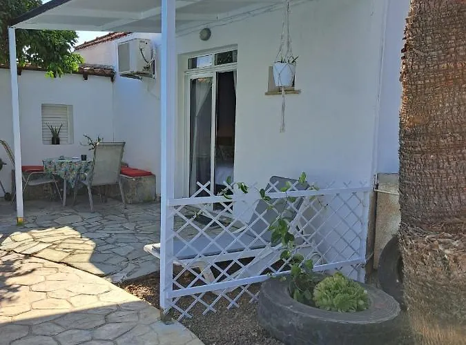 Penzion Mediterranean Poolside Garden 4*